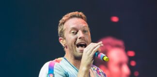 How much would celebrities earn based on university degrees, from Chris Martin to Bradley Cooper! Chris Martin 2017 in Hamburg min scaled