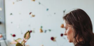 Two-Thirds Of UK Workers Would Consider Moving Abroad To Work Remotely: 6 Tips On How To Best Manage Teams As Hybrid Working Environments Change pexels luana freitas 15490323 min