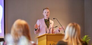 TV’s Owain Wyn Evans tells audience to feel the fear – and take the plunge Owain Wyn Evans addresses event 1 min