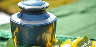 What Is Direct Cremation & Why It Is The Better Option To Choose urn and flowers min