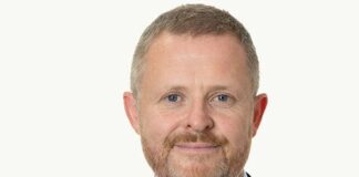 Wythnos Gwaith Ieuenctid: Dros £1 miliwn i helpu sefydliadau i gefnogi pobl ifanc 2021 jeremy miles min