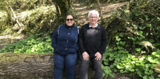 Tad a merch i gerdded 175 milltir ar gyfer gwasanaethau canser Sir Benfro Angharad and Geoffrey min