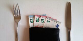 Tipping around the world: A guide to tipping in different countries money g5956e36ce 1280 min