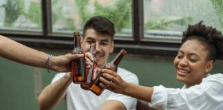 WELSH BREWERIES AND VINEYARDS GET CREATIVE TO DRIVE SUSTAINABILITY IN THE FOOD AND DRINK SECTOR pexels ketut subiyanto 5055466 min scaled