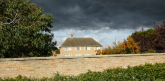 Expert reveals five garden laws Brits may be breaking that risk landing you total fines of up to £12,000 High walls and hedges geograph.org .uk 3691640 scaled