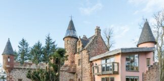 Step Inside a Real-Life Barbie Dream House at the captivating ‘Pink Castle’ VZ96Mhfg min