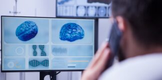 Deallusrwydd artiffisial yn helpu i ganfod achosion o ganser yng Nghymru doctor using smartphone help patient sitting his office doctor talking phone min scaled