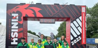 Cwmni o Sir Benfro yn ariannu diffibriliwr newydd ar gyfer y gymuned leol eda1a55b e8a5 4dfd bc61 b38fd95885d7 min