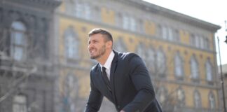 Over 17 million drivers are ditching their cars pexels andrea piacquadio 3777957