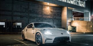 Do you know when to turn your headlights on? More than 80% of UK drivers don’t pexels erik mclean 4674344 min