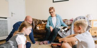 Close supervision of children and dogs essential to reduce the number of dog bites says Dogs Trust spaniel family athome dogstrust 2 min scaled