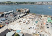 Gwaith ailddatblygu ym Mhorth Penfro yn paratoi’r ffordd ar gyfer dyfodol carbon isel An extended slipway has been constructed at Pembroke Port as part of the Pembroke Dock Marine project ideal for accommodating launches of vessels and devices and supporting the renewables in min scaled