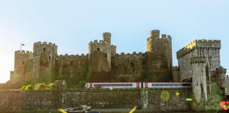 Peidiwch â gadael i’r car gael dylanwad arnoch Conwy