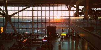 Heathrow is the fifth best UK airport according to online customer reviews london 726443 1280