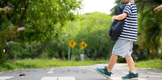 School gate danger warning 590a6c3b 4d74 42d6 8c55 df3f9825666e