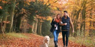 LAUGHTER AND DITCHING THE SCREENS ARE BEST WAYS TO KEEP THE ROMANCE ALIVE ACCORDING TO UK SURVEY Couple walking scaled