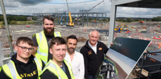 BOUYGUES UK A WHITEHEAD BUILDING SERVICES YN CEFNOGI PRENTISIAID TRWY GYNLLUN PRENTISIAETHAU AR Y CYD CYFLE LtR Rhys Edwards apprentice Andrew Morgan apprentice Cameron Jones apprentice Hywel Morton Whitehead and Peter Sharpe Bouygues UK scaled