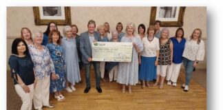 Côr roc a phop yn codi £3,000 i elusen y GIG image002 2