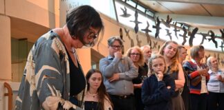 Cyfle i ddarganfod byd y Geiriau Diflanedig gyda’r darlunydd Jackie Morris Jackie Morris scaled