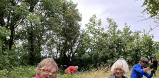 Prosiectau Arfordir Penfro yn cael eu cydnabod yng Ngwobrau Amddiffynwyr y Parc Cenedlaethol RootsToRecoveryG min