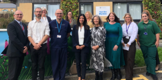 Comisiynydd Plant Cymru yn ymweld â Chanolfan Iechyd Meddwl newydd yng Nghaerfyrddin a8897548c8e6fa7c org