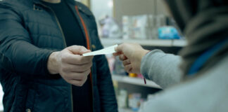 Lansio’r gwasanaeth presgripsiynau electronig cyntaf yng Nghymru DSC09390 scaled