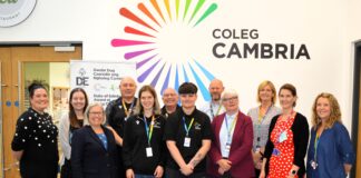 Coleg Cambria ydy’r sefydliad AB gorau yng Nghymru ar gyfer Gwobr Dug Caeredin. DofEvisit3 scaled