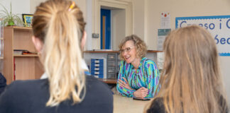 Young people see advantages of the Welsh language Crucial to offer opportunities to study in Welsh Efa Gruffudd Jones on a visit to Llangefni school earlier in the year
