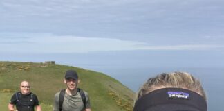 Tîm Her Arfordir Ceredigion yn codi dros £24,000 ar gyfer Uned Strôc Bronglais Ffion Evans scaled