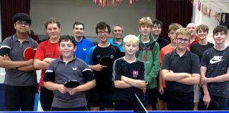 Mae academi tennis bwrdd llwyddiannus wedi denu nifer fawr o bobl ers lansio eleni. TableTennisPlayers scaled