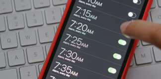 1 in 11 people press snooze at LEAST 5 times each morning Untitled