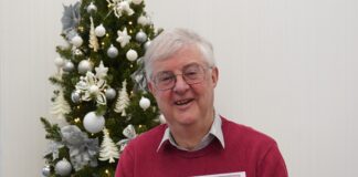 Y Prif Weinidog yn cyhoeddi enw enillydd y gystadleuaeth cerdyn Nadolig FM Christmas Xmas Card 2023