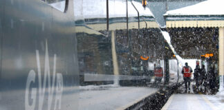 Travel early warns Great Western Railway, as engineering work will affect Christmas trains Snow at Chippenham