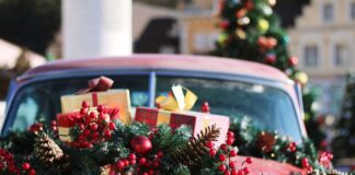 Drivers warned their Christmas presents could be at risk this holiday season – car insurance expert’s alert over rise in festive car break-ins honey fangs yRzx5NgtPew unsplash