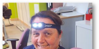 Mae rhoddion elusennol yn ariannu fflachlampau pen ar gyfer nyrsys cymunedol ledled Sir Gaerfyrddin image002 5