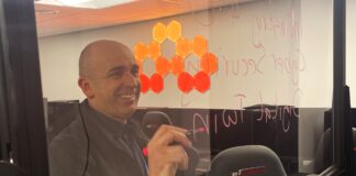 MAE FFATRI sgiliau digidol arloesol wedi lansio cyfres o raglenni byrion i baratoi cwmnïau ym maes gweithgynhyrchu a pheirianneg ar gyfer Diwydiant 4.0 medrupaulnewman3 scaled