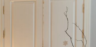 IT’LL BE LONELY THIS CHRISTMAS pexels cottonbro studio 6073837