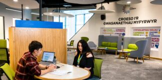 Bydd cyfres o ddigwyddiadau agored i oedolion yn cael eu cynnal yng Ngholeg Cambria fis yma. CambriaAdvice scaled