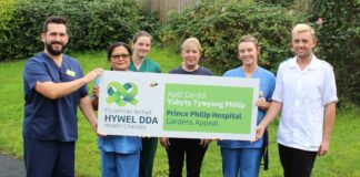Staff Ysbyty Tywysog Philip yn codi arian ar gyfer Staff at Mynydd Mawr scaled