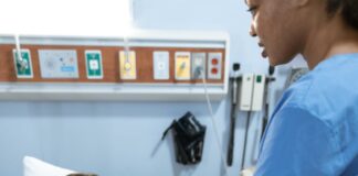 New report finds 74% of diaspora NHS staff attribute positive care practices to overseas experience. pexels rdne stock project 6129686