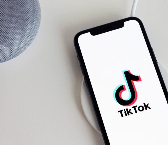 Riding the Algorithm: How HighSocial Leverages AI to Boost TikTok Growth tiktok 5064078 1280