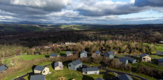 DYFARNU CYFLEUSTER ESG SYNDICET I BLUESTONE RESORTS YNG NGHYMRU untitled 1