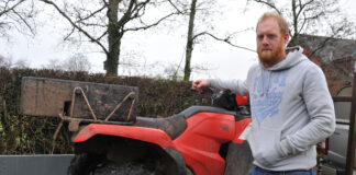 Mae cyrsiau hyfforddiant yn helpu bugail i baratoi ar gyfer dyfodol mewn ffermio yng Nghymru Rhys Jones who is ready to complete an ATV training course scaled