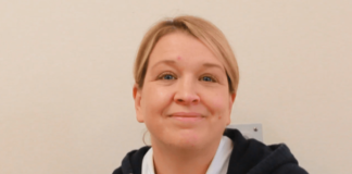 Therapydd galwedigaethol Sarah ar pam y bydd gerddi therapiwtig newydd yn Ysbyty Tywysog Philip yn gwneud cymaint o wahaniaeth Sarah Collins min