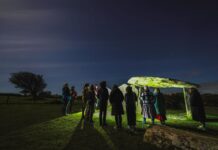 Yr Urdd yn partneru gyda WWF Cymru er budd yr amgylchedd 1. Cromlech Pentre Ifan gydar nos Pentre Ifan Burial Chamber at night