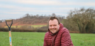 Cymorth Cyswllt Ffermio yn helpu mentr systemau bwyd i dreialu cynhyrchu codlysiau Alex Bremenda Isaf scaled