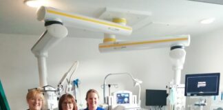 Rhoddion elusennol yn ariannu crud cynnal newydd ar gyfer yr Uned Gofal Arbennig i Fabanod (SCBU) Replacement incubator for SCBU min