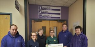 Taith tractorau yn codi dros £10,000 ar gyfer unedau cemotherapi Bronglais photo