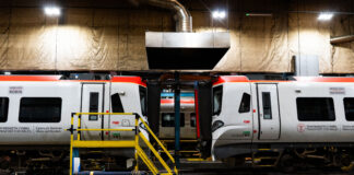 Enwi trenau newydd ar ôl sêr Hollywood Pêl-droed Wrecsam Class 197 trains named after Rob McElhenney Ryan Reynolds scaled