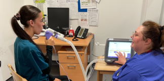 Mae rhoddion elusennol yn ariannu offer profi gweithrediad yr ysgyfaint diagnosis cyflym Lung Function Testing Equipment